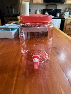 Plastic water dispenser NEW